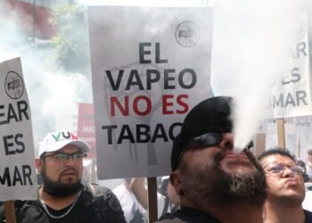 El mercado negro de la nicotina: la prohibición de vapeadores divide a San Lázaro