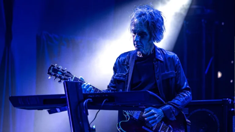 El último acorde: la trágica muerte de Perry Bamonte, guitarrista esencial de The Cure