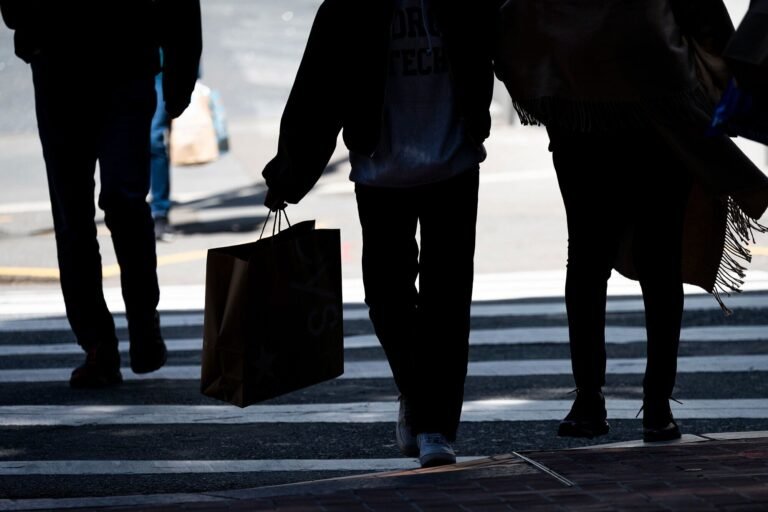 Fitch advierte un sombrío deterioro en la perspectiva corporativa de América Latina para 2026