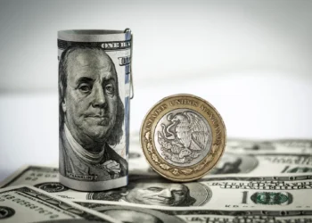 La divisa indomable: el peso mexicano rompe los 18.00 en diciembre 2025