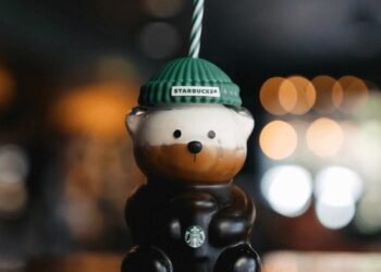 La fiebre del vaso Bearista: El vaso de oso de Starbucks, la escasez y la ruta de escape en línea