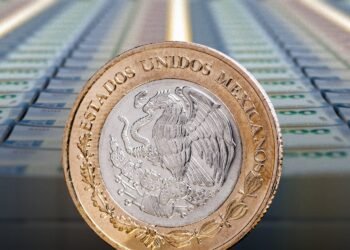 La fortaleza oculta del peso mexicano: Recortes de la Fed impulsan a 17.91 en fin de año