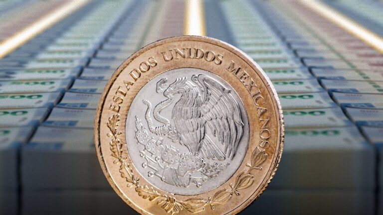La fortaleza oculta del peso mexicano: Recortes de la Fed impulsan a 17.91 en fin de año