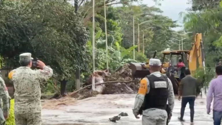 La furia del río en Catemaco deja un muerto y 100 casas dañadas en Veracruz