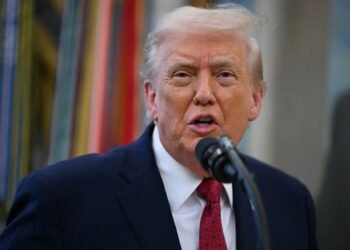 La guerra oculta: El bloqueo de Trump a Venezuela y la paga de 1,776 dólares