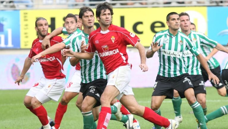 La noche crucial en Murcia: Betis y la presión de la Copa del Rey