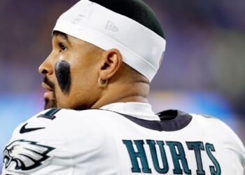 La noche fatídica de Jalen Hurts sella la tercera derrota consecutiva de los Eagles