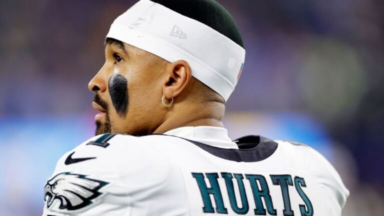 La noche fatídica de Jalen Hurts sella la tercera derrota consecutiva de los Eagles