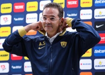 La primera gran sacudida en Pumas: Antonio Sancho respalda a Juárez tras el fracaso