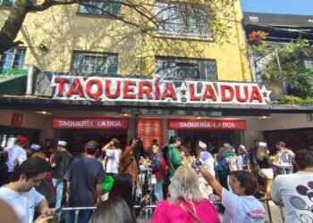La taquería Dua Lipa en México: análisis de un fenómeno de fervor y caos logístico