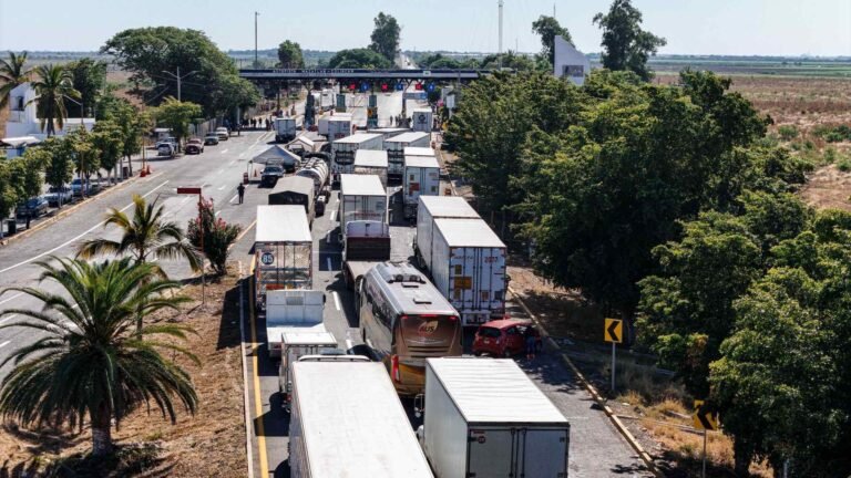 Máxima alerta: la amenaza de bloqueos en carreteras México define el libre tránsito