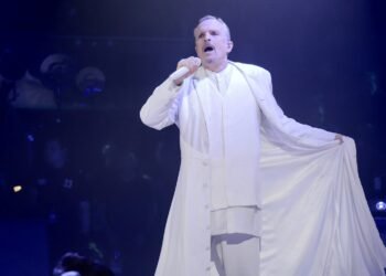 Miguel Bosé en Monterrey: La noche íntima que demostró su poder irremplazable