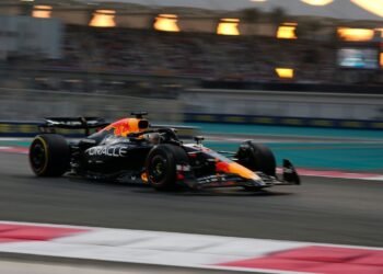 Norris pone presión extrema a Verstappen en las prácticas de Abu Dabi