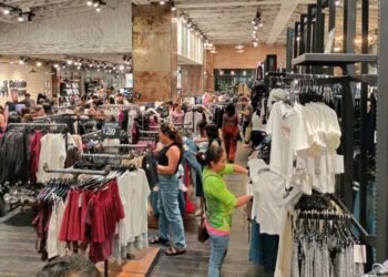 “ESTRENOS” DE FIN DE AÑO: Repuntan ventas de ropa y calzado en Chetumal