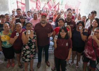 Busca Morena consolidar estructura con entrega de credenciales