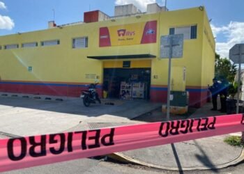 PLAYA DEL CARMEN: Persiguen y balean a hombre dentro de tienda Willys