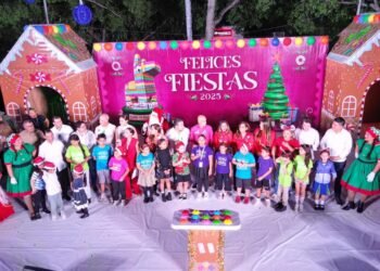 NAVIDAD EN CANCÚN: Encienden árbol y dan inicio a las celebraciones decembrinas