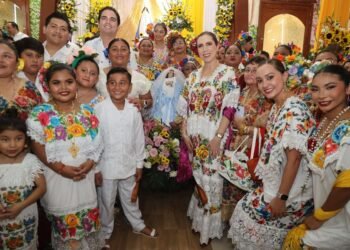Atenea Gómez Ricalde encabeza Vaquería en Honor a la Virgen de la Inmaculada Concepción en Isla Mujeres