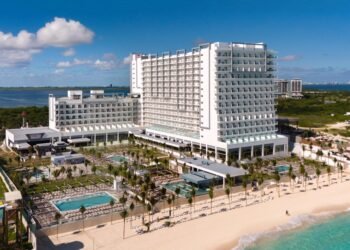 Inaugura RIU su sexto hotel en Cancún