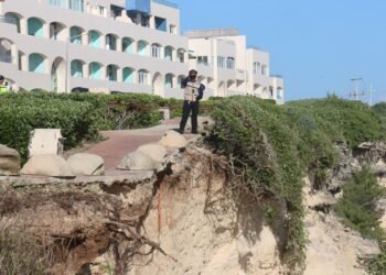 Gobierno de Isla Mujeres actúa ante erosión en acantilados