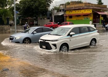 PLAYA DEL CARMEN: Intensas lluvias provocan inundaciones y caos vial