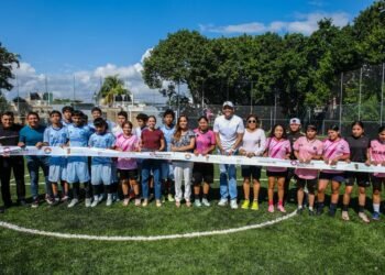 Entregan Mara Lezama y Ana Paty Peralta la cancha “Los Tules”, en la SM 248