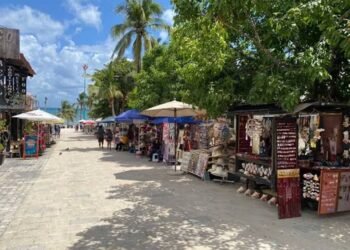 Avanza 80% regularización del comercio ambulante en Playa del Carmen