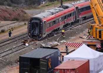 Accidente ferroviario en Adamuz: 45 muertes y crisis en España