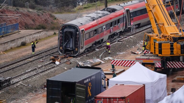 Accidente ferroviario en Adamuz: 45 muertes y crisis en España
