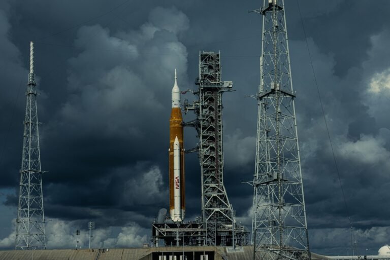 Artemis II: Detalles de la misión y la tripulación a la Luna en 2026