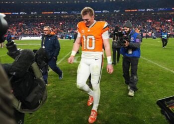 Bo Nix sufre fractura de tobillo y Stidham será titular en el AFC