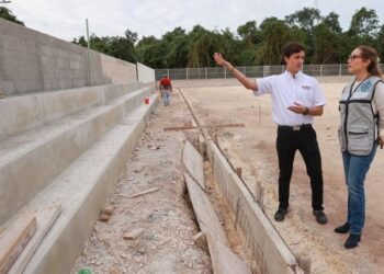 Constatan avances de primera cancha de fútbol 7 en Ciudad Mujeres