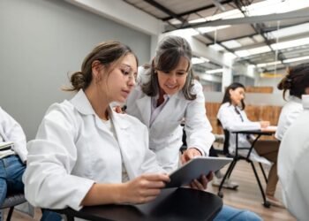 OFRECEN BECAS: Mínima participación de mujeres en ciencia, tecnología e ingeniería