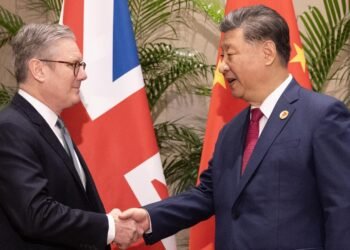 China flexibiliza visado a británicos tras cumbre Xi-Starmer
