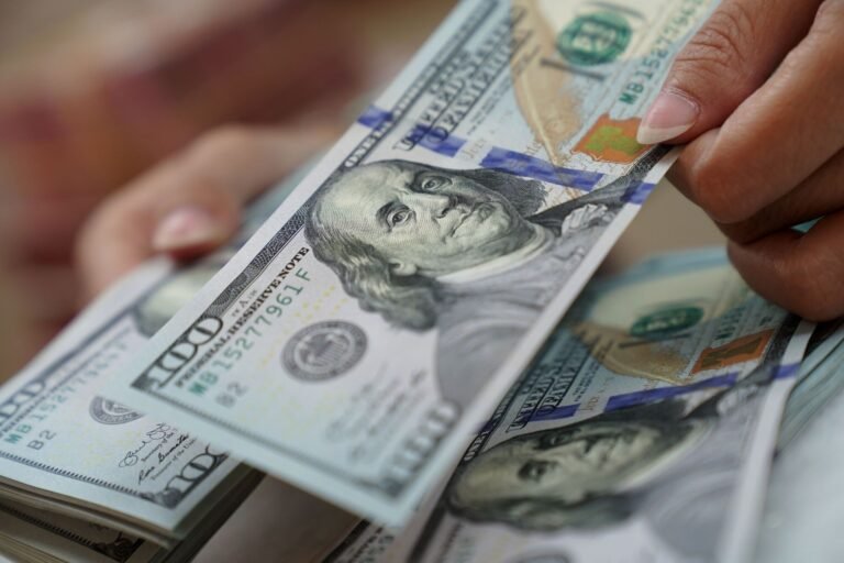 El dólar inicia 2026 con un avance marginal: ¿Por qué sigue cerca de los $18?