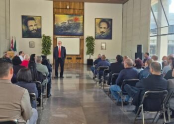 El embajador de Cuba en México rinde homenaje a caídos tras el ataque en Venezuela