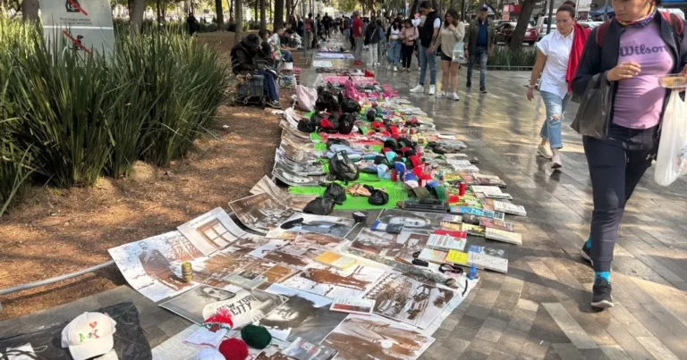 El gobierno de la Ciudad de México analiza kioscos para ordenar el comercio en la Alameda Central