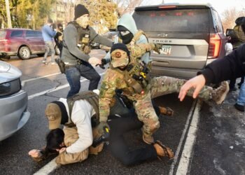 El miedo transforma Mineápolis: redadas del ICE paralizan la economía regional