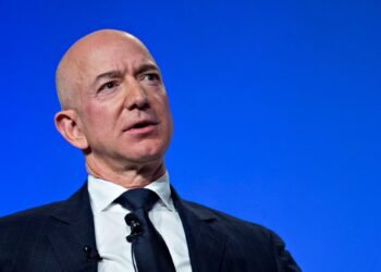 El plan de Jeff Bezos para competir con Starlink de Elon Musk