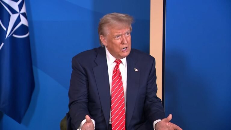 El presidente Trump amenaza con agregar sondeo negativo a su demanda contra el NYT