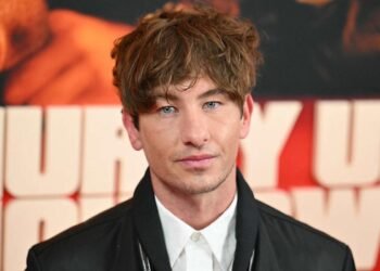 El primer vistazo a la ambición: ¿se parecen Paul Mescal, Barry Keoghan y Joseph Quinn a The Beatles?
