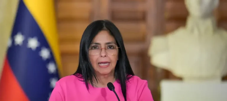 El vacío de poder en Venezuela: la interpretación judicial que llevó a Delcy Rodríguez al encargo