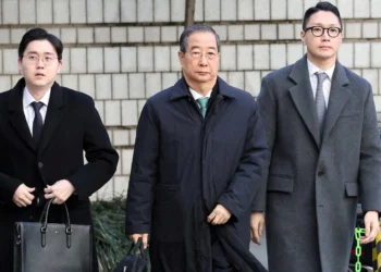 Ex primer ministro surcoreano Han Duck-soo sentenciado a 23 años por rebelión