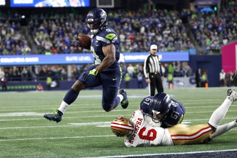 Halcones Marinos de Seattle aplastan a 49ers y avanzan al juego de campeonato