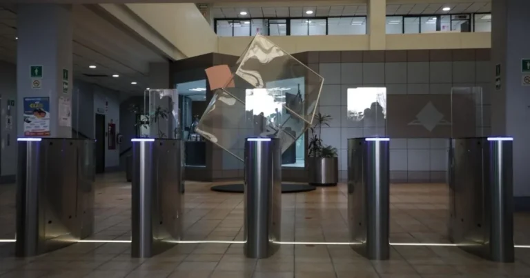 INE eleva su seguridad al nivel de Presidencia y FGR con torniquetes y cámaras