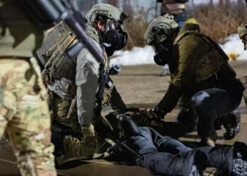 Jacob Frey acusa al gobierno federal de "invadir" Mineápolis