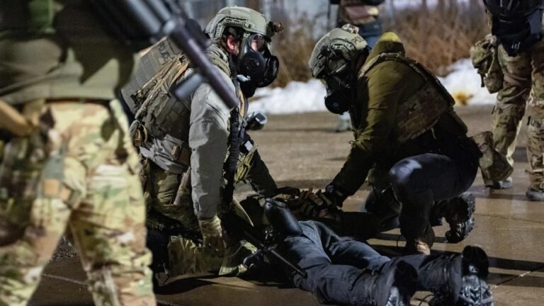 Jacob Frey acusa al gobierno federal de "invadir" Mineápolis