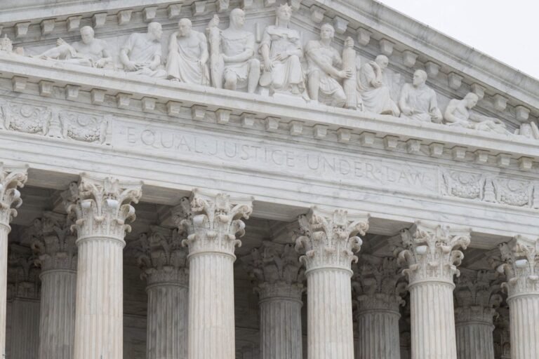 La bomba financiera de Trump sigue activa: Corte Suprema EU aplaza fallo sobre aranceles