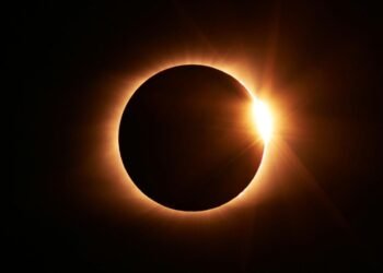 La cuenta regresiva para el eclipse solar que convertirá el día en noche por seis minutos