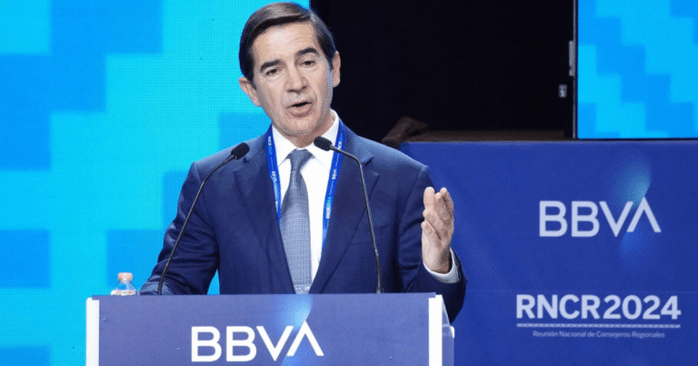 La estrategia de BBVA: invertir 100,000 millones para defender el mercado